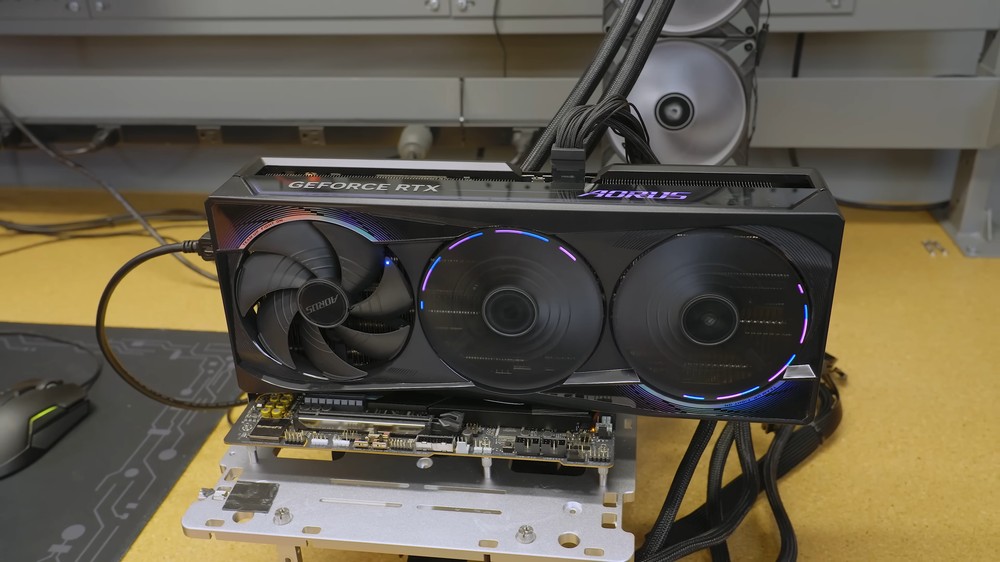 技嘉 RTX 5090 改刷 ROG Astral XOC BIOS 後,不僅解鎖 1600W 功耗,效能最高提升達 10.3% - 電腦王阿達 技嘉 RTX 5090 改刷 ROG Astral XOC BIOS 後,不僅解鎖 1600W 功耗,效能最高提升達 10.3% - 電腦王阿達