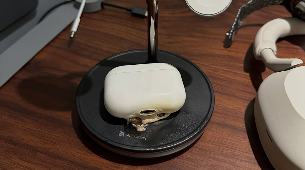 房間差點沒了!知名充電器品三合一無線充電座爆發災情,導致用戶 AirPods 充電過熱熔解 - 電腦王阿達 災情