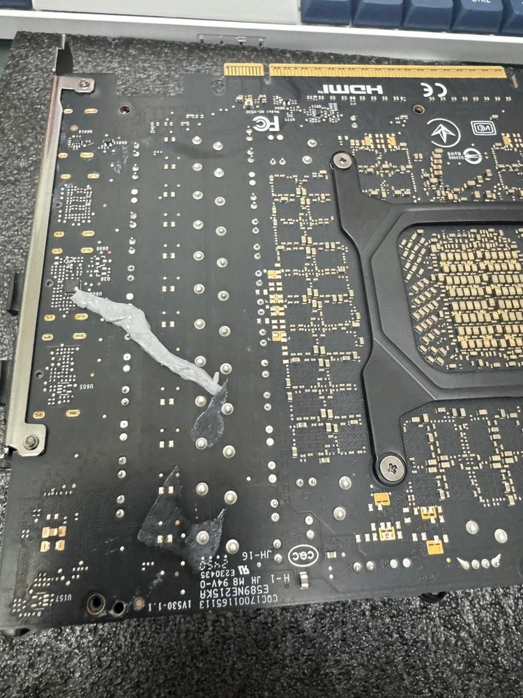 買 Amazon 的 RTX 5090 要小心!網友從官方賣場買全新 MSI RTX 5090 顯卡,結果裡面的 GPU 和 VRAM 都消失 - 電腦王阿達 買 Amazon 的 RTX 5090 要小心!網友從官方賣場買全新 MSI RTX 5090 顯卡,結果裡面的 GPU 和 VRAM 都消失 - 電腦王阿達