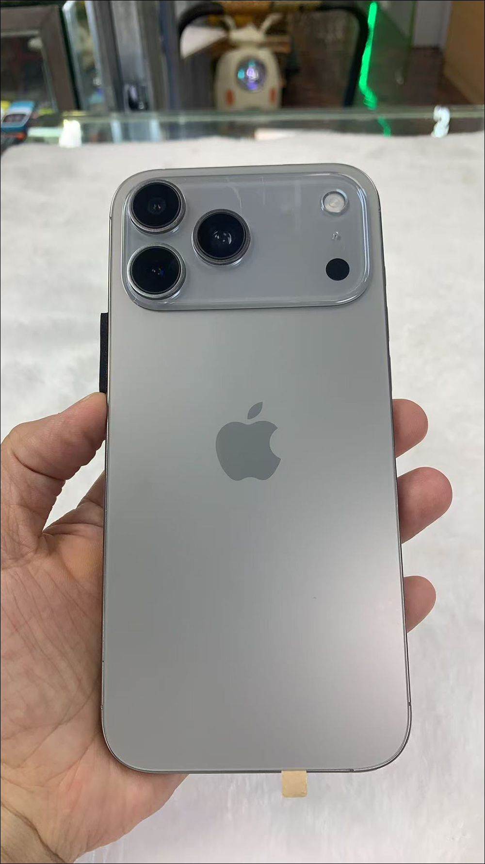 iPhone 17 Pro 還沒發表就被抄!山寨機提早現身,搭載 Android 系統 - 電腦王阿達 iPhone 17