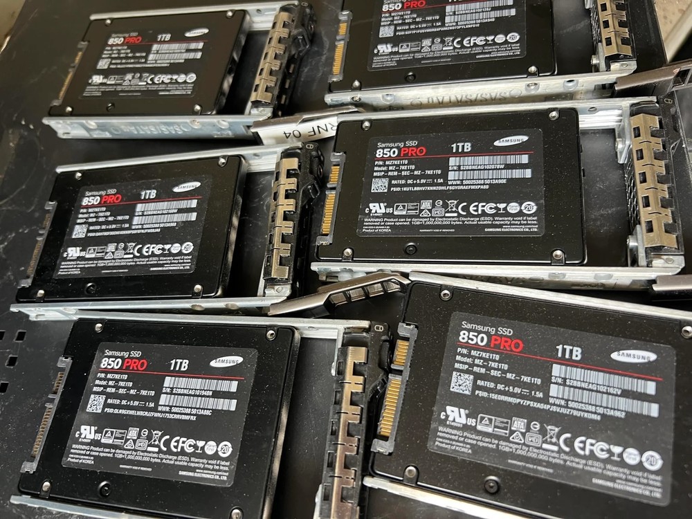 又有一位網友在垃圾場挖到寶!撿到 6 顆 1TB Samsung SSD 拿回去當遊戲庫 - 電腦王阿達 又有一位網友在垃圾場挖到寶!撿到 6 顆 1TB Samsung SSD 拿回去當遊戲庫 - 電腦王阿達