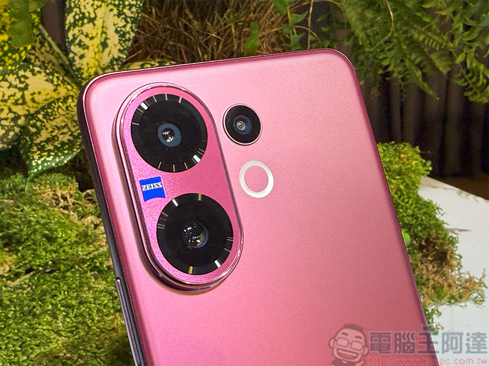 vivo V60 與 POP MART ZSIGA 跨界聯名在台登場,蔡司超級長焦鏡頭拍出旗艦舞台效果 - 電腦王阿達 vivo V60 與 POP MART ZSIGA 跨界聯名在台登場,蔡司超級長焦鏡頭拍出旗艦舞台效果 - 電腦王阿達
