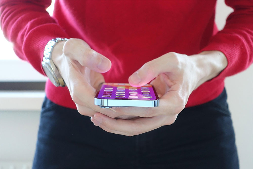 通勤時在 iPhone 上閱讀感覺暈車嗎?這個隱藏功能或許有幫助 - 電腦王阿達 通勤時在 iPhone 上閱讀感覺暈車嗎?這個隱藏功能或許有幫助 - 電腦王阿達