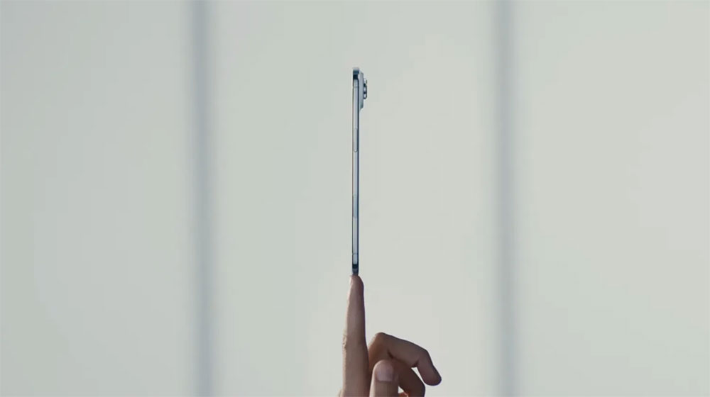 Apple 官方人員展示 iPhone Air 的抗彎曲能力 - 電腦王阿達 Apple 推出史上最薄 iPhone Air,纖薄驚豔 - 電腦王阿達