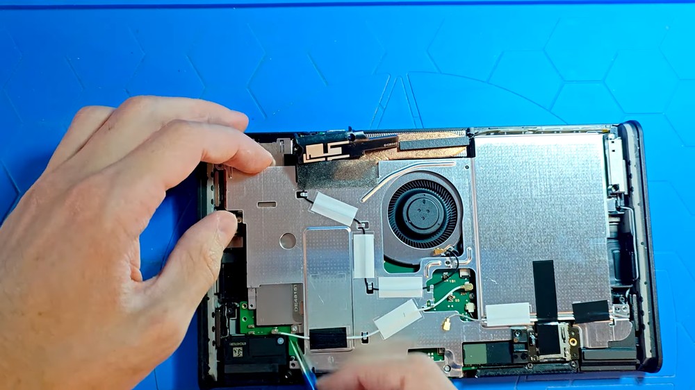 只花 40 美元續航力多一小時!國外用戶將 Nintendo Switch 2 電池改裝到 8,000mAh - 電腦王阿達 只花 40 美元續航力多一小時!國外用戶將 Nintendo Switch 2 電池改裝到 8,000mAh - 電腦王阿達