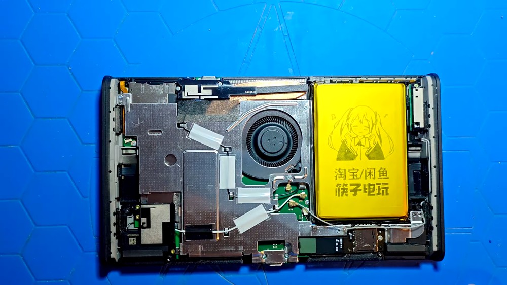 只花 40 美元續航力多一小時!國外用戶將 Nintendo Switch 2 電池改裝到 8,000mAh - 電腦王阿達 只花 40 美元續航力多一小時!國外用戶將 Nintendo Switch 2 電池改裝到 8,000mAh - 電腦王阿達