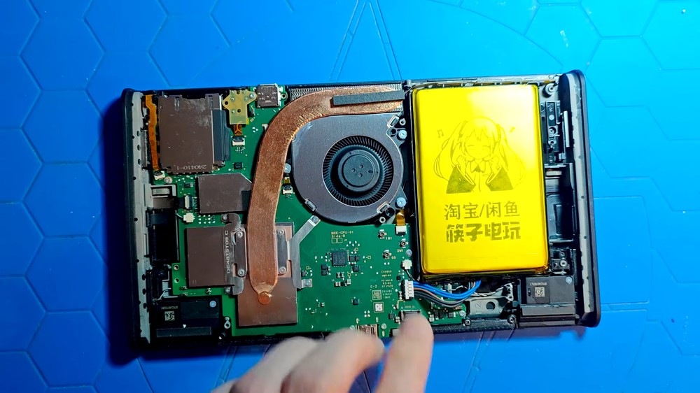 只花 40 美元續航力多一小時!國外用戶將 Nintendo Switch 2 電池改裝到 8,000mAh - 電腦王阿達 只花 40 美元續航力多一小時!國外用戶將 Nintendo Switch 2 電池改裝到 8,000mAh - 電腦王阿達