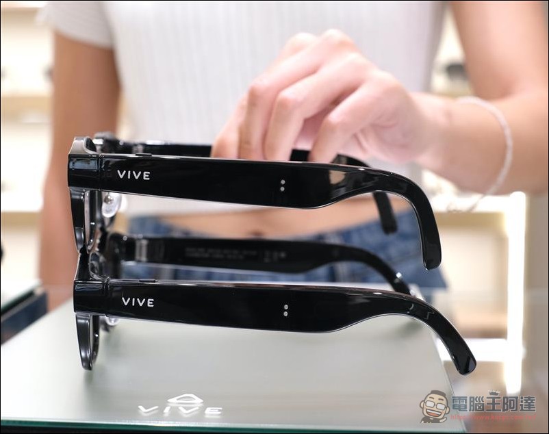 HTC 攜手台灣大、嘉晏光學、得恩堂等專業眼鏡通路,打造全台 VIVE Eagle 智慧穿戴體驗服務 - 電腦王阿達 VIVE Eagle 使用者熱烈回響!HTC AI 穿戴裝置成日常必備新配件 - 電腦王阿達