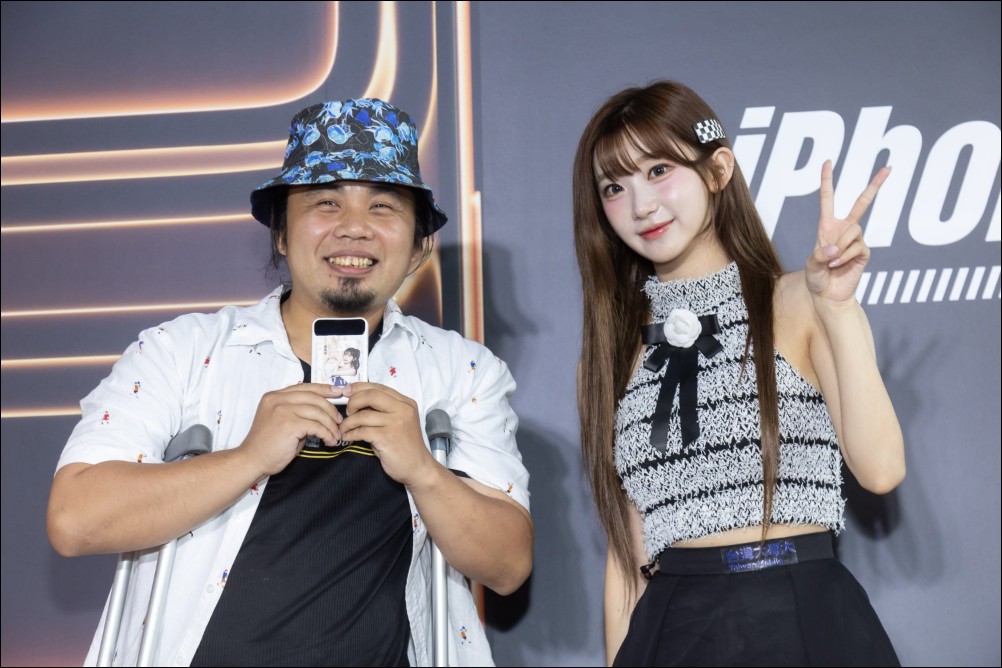 台灣大哥大攜手AI女神打造F1主題首賣會,iPhone 17系列正式開賣 - 電腦王阿達 台灣大哥大攜手AI女神打造F1主題首賣會,iPhone 17系列正式開賣 - 電腦王阿達