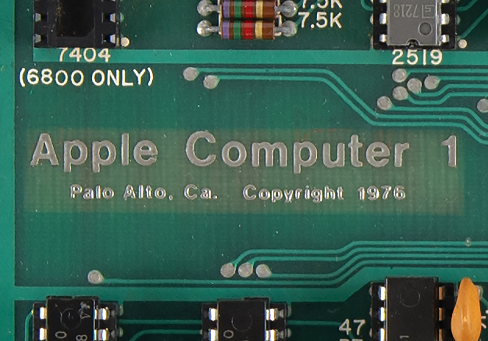 老蘋果電腦超值翻倍!Apple-1 原木機殼拍出 47.5 萬美元天價 - 電腦王阿達 Apple-1