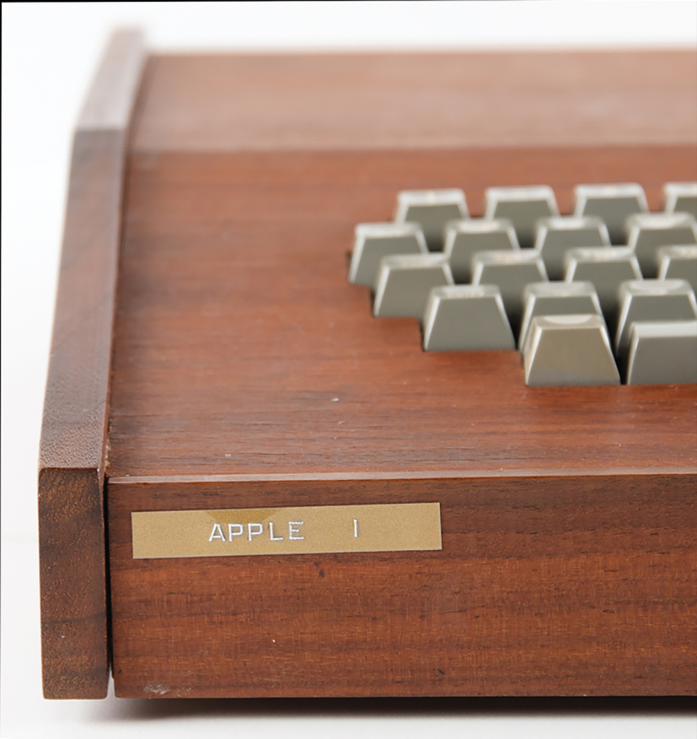 老蘋果電腦超值翻倍!Apple-1 原木機殼拍出 47.5 萬美元天價 - 電腦王阿達 Apple-1