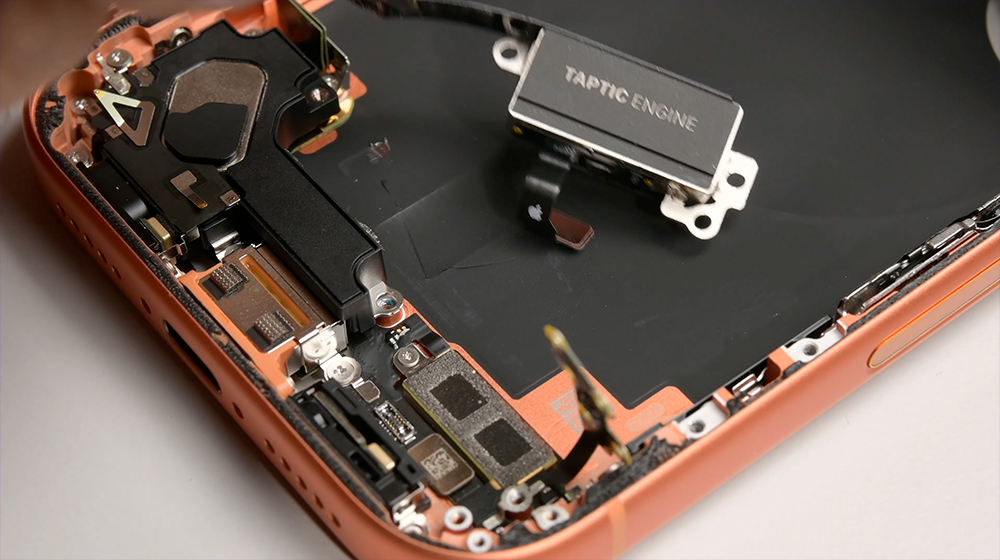 iFixit 拆解 iPhone 17 Pro:散熱黑科技「均熱板」現身,刮痕門真相曝光 - 電腦王阿達 iPhone 17