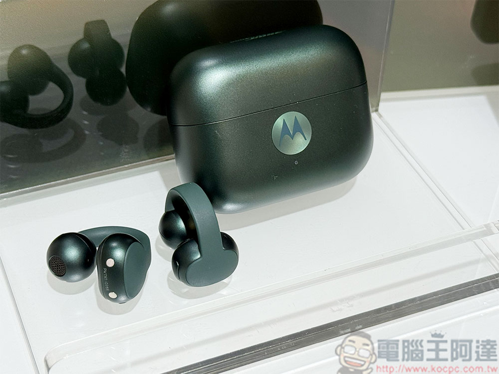 Motorola 在台推出首款平板 moto Pad 60 系列,夾耳式耳機 moro Buds Loop 與 Moto | Swarovski razr 60 閃耀登場 - 電腦王阿達 Motorola 在台推出首款平板 moto Pad 60 系列,夾耳式耳機 moro Buds Loop 與 Moto | Swarovski razr 60 閃耀登場 - 電腦王阿達
