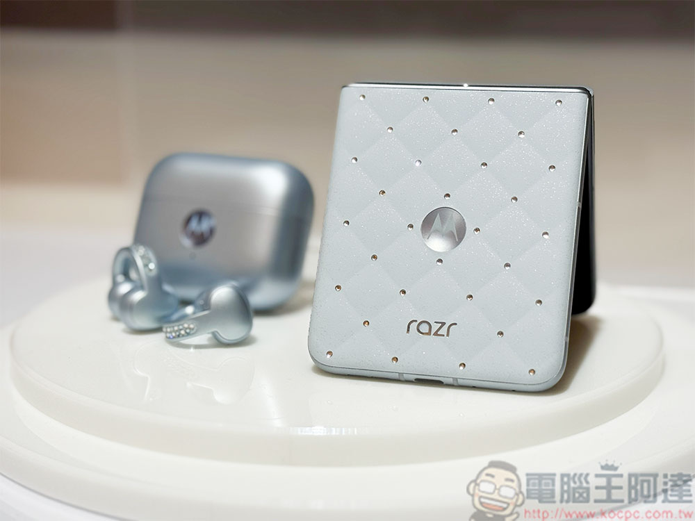 Motorola 在台推出首款平板 moto Pad 60 系列,夾耳式耳機 moro Buds Loop 與 Moto | Swarovski razr 60 閃耀登場 - 電腦王阿達 Motorola 在台推出首款平板 moto Pad 60 系列,夾耳式耳機 moro Buds Loop 與 Moto | Swarovski razr 60 閃耀登場 - 電腦王阿達