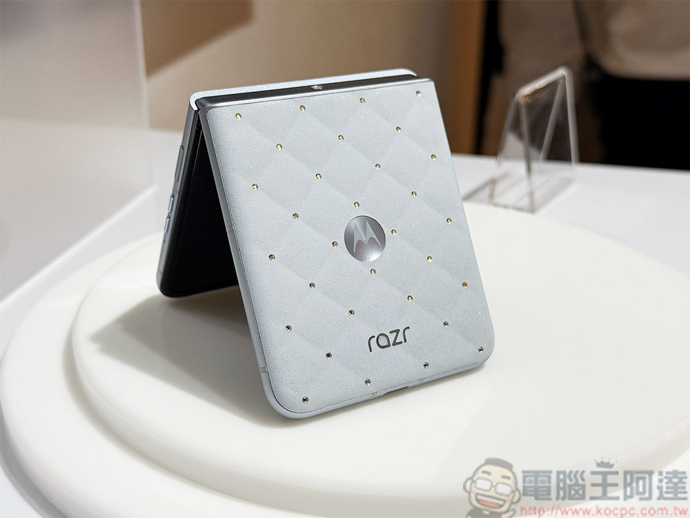 Motorola 在台推出首款平板 moto Pad 60 系列,夾耳式耳機 moro Buds Loop 與 Moto | Swarovski razr 60 閃耀登場 - 電腦王阿達 Motorola 在台推出首款平板 moto Pad 60 系列,夾耳式耳機 moro Buds Loop 與 Moto | Swarovski razr 60 閃耀登場 - 電腦王阿達