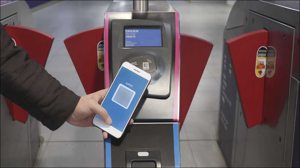搭捷運不用帶卡!北捷 2026 年初開放 QR Code 進站、Apple Pay「免解鎖嗶嗶」7 月登場 - 電腦王阿達 Apple Pay