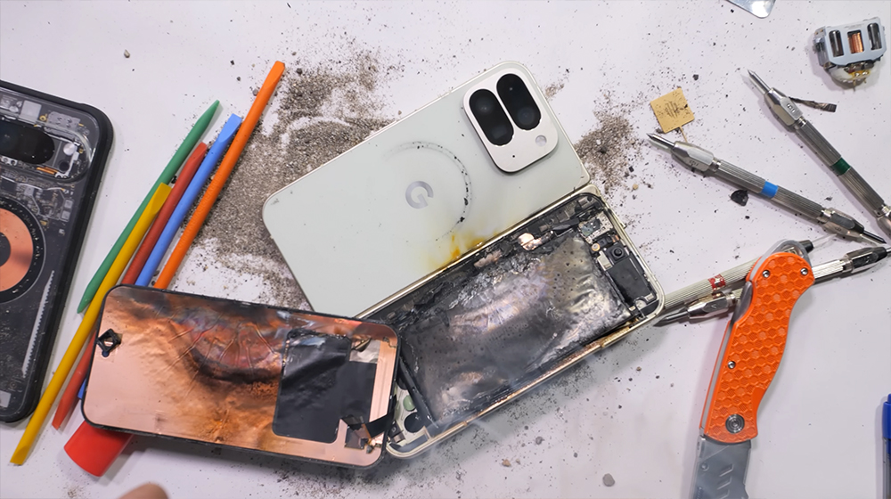 Google Pixel 10 Pro Fold 慘遭摧殘實測,測試過程竟「爆炸」意外 - 電腦王阿達 Pixel 10 Pro Fold