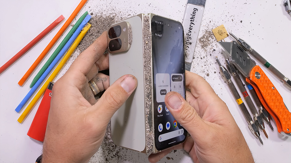 Google Pixel 10 Pro Fold 慘遭摧殘實測,測試過程竟「爆炸」意外 - 電腦王阿達 Pixel 10 Pro Fold