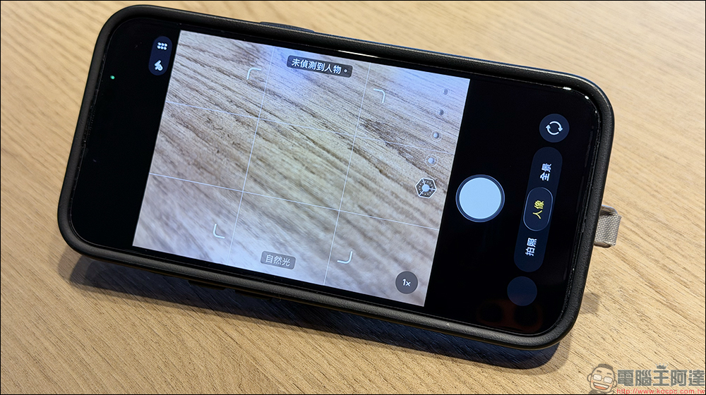 iPhone 不再誤拍誤錄!iOS 26.1 新增「關閉左滑開相機」實用選項,解決多年誤觸困擾 - 電腦王阿達 iPhone 不再誤拍誤錄!iOS 26.1 新增「關閉左滑開相機」實用選項,解決多年誤觸困擾 - 電腦王阿達
