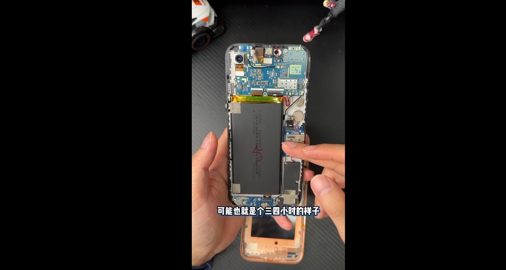 不用 2,600 台幣的華強北 iPhone 17 Pro Max 山寨機!外觀達 90% 相似,連液態玻璃效果都有 - 電腦王阿達 不用 2,600 台幣的華強北 iPhone 17 Pro Max 山寨機!外觀達 90% 相似,連液態玻璃效果都有 - 電腦王阿達