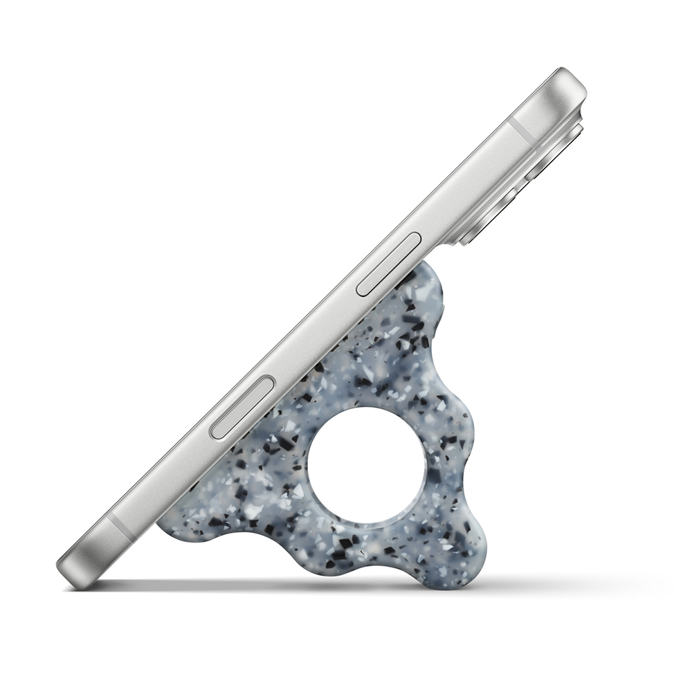 握手機不用再出力了, Apple 攜手 Hikawa 推出 iPhone 輔助握把配件 Hikawa Phone Grip&Stand - 電腦王阿達 握手機不用再出力了, Apple 攜手 Hikawa 推出 iPhone 輔助握把配件 Hikawa Phone Grip&Stand - 電腦王阿達