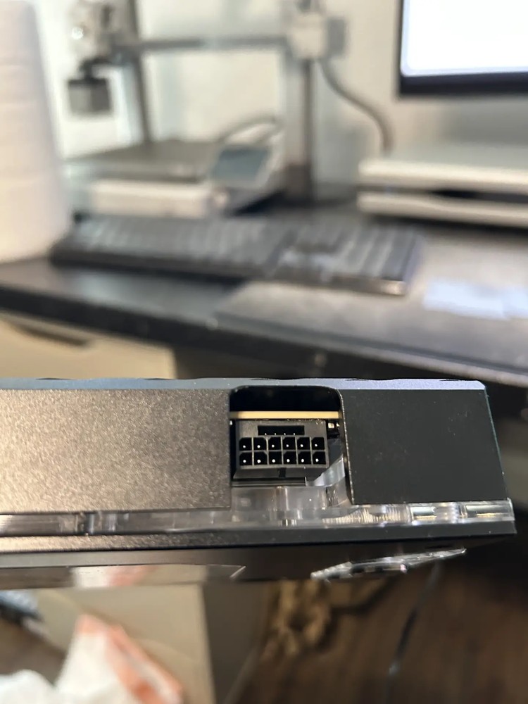 國外瘋狂玩家將 RTX 5090 改裝到 1350W 差點燒毀,還好華擎電源保住了他的顯示卡 - 電腦王阿達 國外瘋狂玩家將 RTX 5090 改裝到 1350W 差點燒毀,還好華擎電源保住了他的顯示卡 - 電腦王阿達