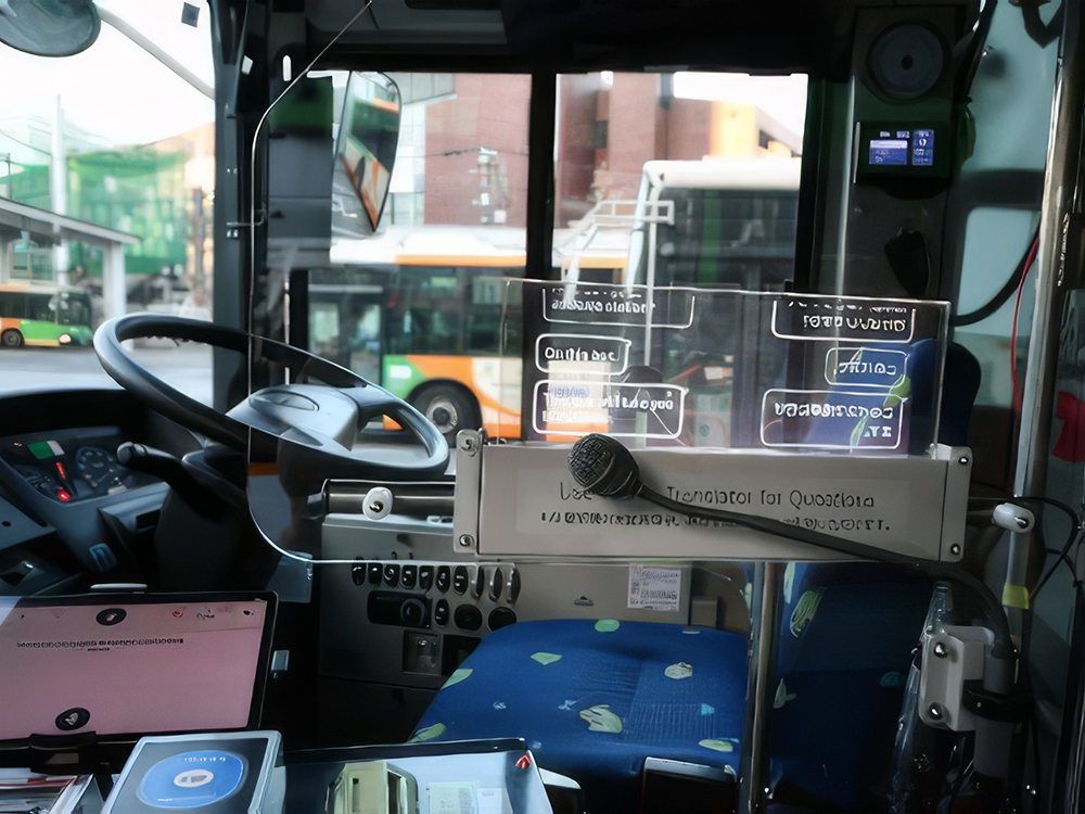 東京公車也會即時翻譯?AI 透明顯示螢幕在淺草街頭實測,語言不再是障礙 - 電腦王阿達 東京公車也會即時翻譯?AI 透明顯示螢幕在淺草街頭實測,語言不再是障礙 - 電腦王阿達