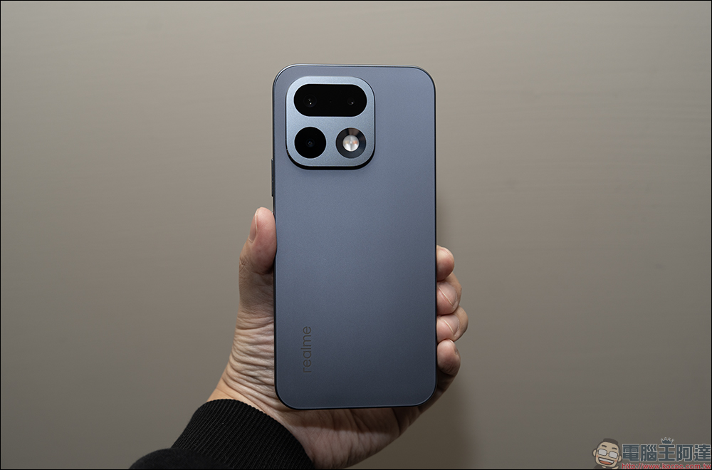 realme 16 Pro 開箱評測|2億畫素全焦段人像超懂拍,7000mAh 超大電池玩一天還有一半電 - 電腦王阿達 realme 16 Pro 開箱評測|2億畫素全焦段人像超懂拍,7000mAh 超大電池玩一天還有一半電 - 電腦王阿達
