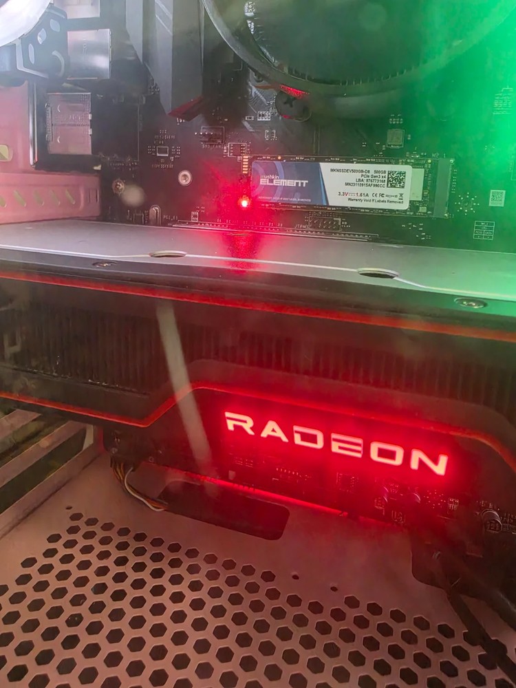 國外網友把不能用的 RX 6700 XT 顯卡丟進烤箱烤 12 分鐘,結果真的修好了 - 電腦王阿達 國外網友把不能用的 RX 6700 XT 顯卡丟進烤箱烤 12 分鐘,結果真的修好了 - 電腦王阿達