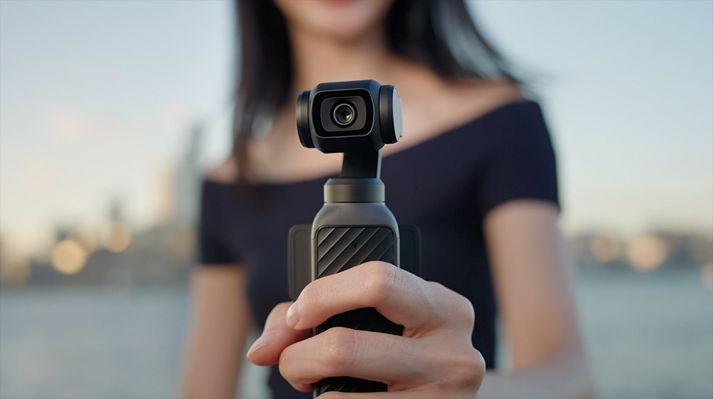 DJI Osmo Pocket 4 不夠看?官方預告 Osmo Pocket 4P 即將登場,搭載3倍長焦+廣角雙鏡頭 - 電腦王阿達 DJI Osmo Pocket 4 不夠看?官方預告 Osmo Pocket 4P 即將登場,搭載3倍長焦+廣角雙鏡頭 - 電腦王阿達