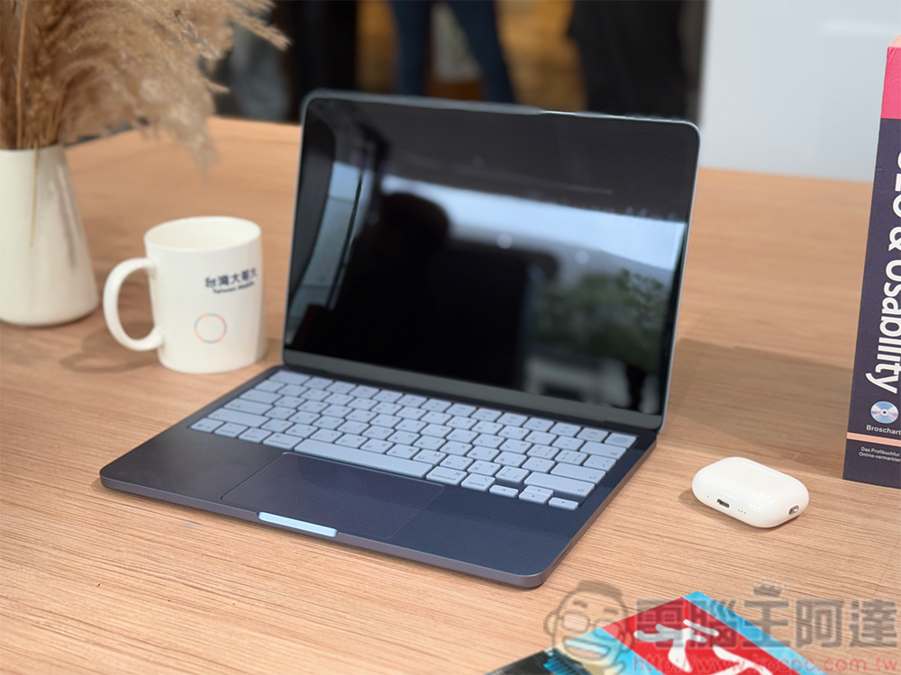 台灣大哥大 Mac 首週開賣繳出亮眼成績單!MacBook Neo 胭粉色最搶手、月租 1,599 專案申辦成長近 3 成 - 電腦王阿達 台灣大正式開賣 Mac 系列!全台首家電信完整佈局 Apple 生態圈 - 電腦王阿達