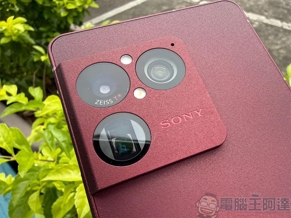 Sony Xperia 1 VIII 台灣開賣,台哥大、遠傳紛紛推出優惠資費方案 - 電腦王阿達 Sony 年度旗艦 Xperia 1 VIII 動手實拍:AI 攝影助理讓你拍照更得心應手 - 電腦王阿達