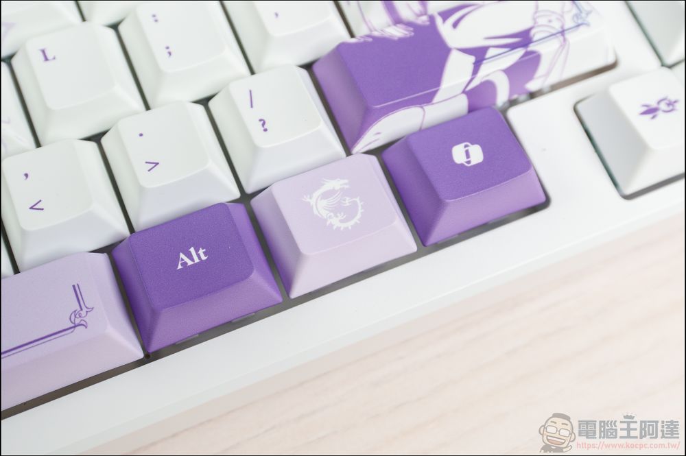 MSI x《葬送的芙莉蓮》聯名鍵盤、滑鼠、滑鼠墊開箱:不是只貼角色圖,連鍵帽、燈效與桌面氛圍都做進去了 - 電腦王阿達 MSI x《葬送的芙莉蓮》聯名鍵盤、滑鼠、滑鼠墊開箱:不是只貼角色圖,連鍵帽、燈效與桌面氛圍都做進去了 - 電腦王阿達