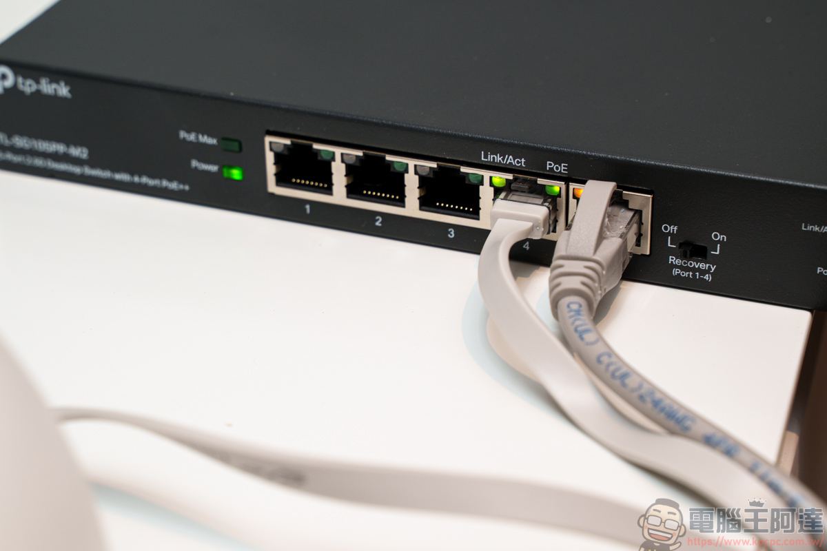 TP-Link Deco BE65-PoE 開箱實測:結合 TL-SG105PP-M2 PoE 交換器,打造透天厝無死角 Wi-Fi 7 美學網路 - 電腦王阿達 TP-Link Deco BE65-PoE 開箱實測:結合 TL-SG105PP-M2 PoE 交換器,打造透天厝無死角 Wi-Fi 7 美學網路 - 電腦王阿達