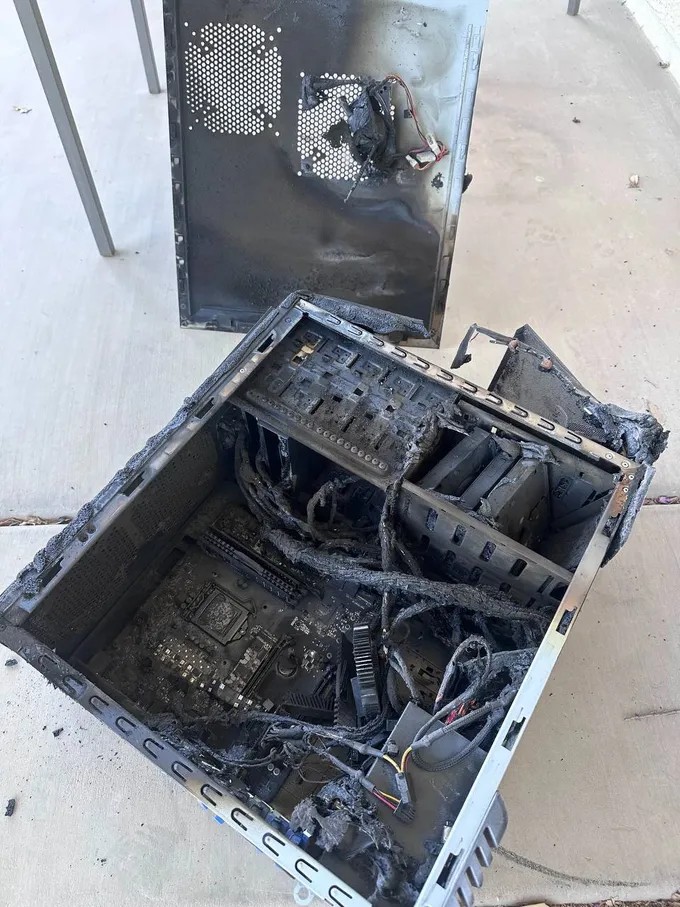 國外 CS2 實況主宣稱,在遊戲中引爆十萬顆手榴彈後,顯示卡就燒毀了? - 電腦王阿達 國外 CS2 實況主宣稱,在遊戲中引爆十萬顆手榴彈後,顯示卡就燒毀了? - 電腦王阿達