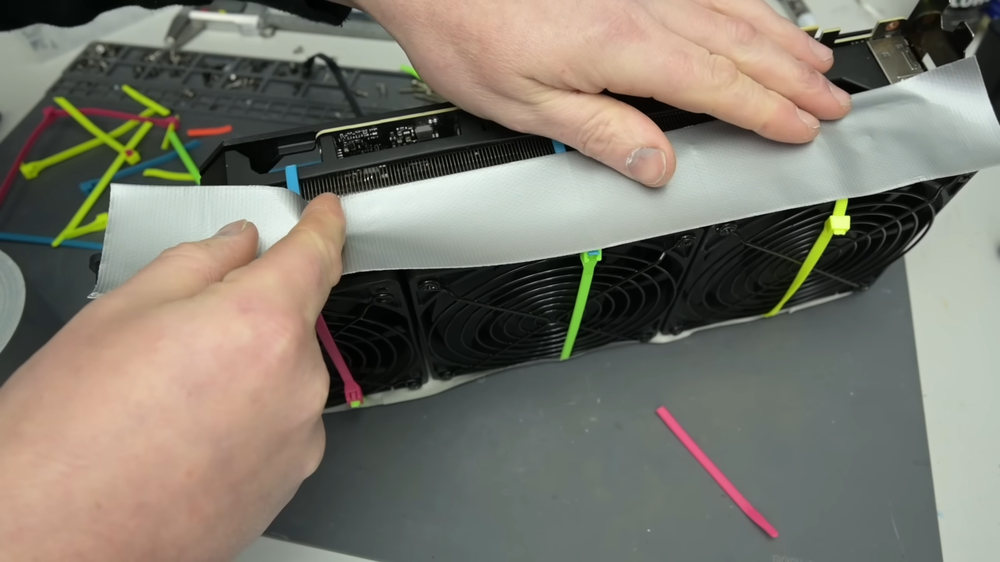 最徒勞無功的改裝?RTX 3080 裝滿 11 個風扇與一體式水冷後,溫度暴降 30 度但 FPS 卻提升不到 5 - 電腦王阿達 最徒勞無功的改裝?RTX 3080 裝滿 11 個風扇與一體式水冷後,溫度暴降 30 度但 FPS 卻提升不到 5 - 電腦王阿達