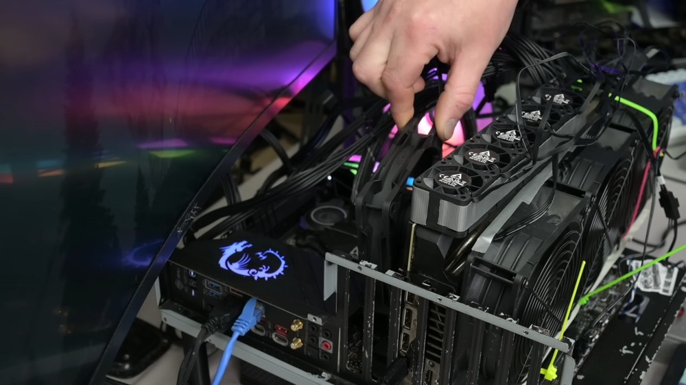 最徒勞無功的改裝?RTX 3080 裝滿 11 個風扇與一體式水冷後,溫度暴降 30 度但 FPS 卻提升不到 5 - 電腦王阿達 最徒勞無功的改裝?RTX 3080 裝滿 11 個風扇與一體式水冷後,溫度暴降 30 度但 FPS 卻提升不到 5 - 電腦王阿達