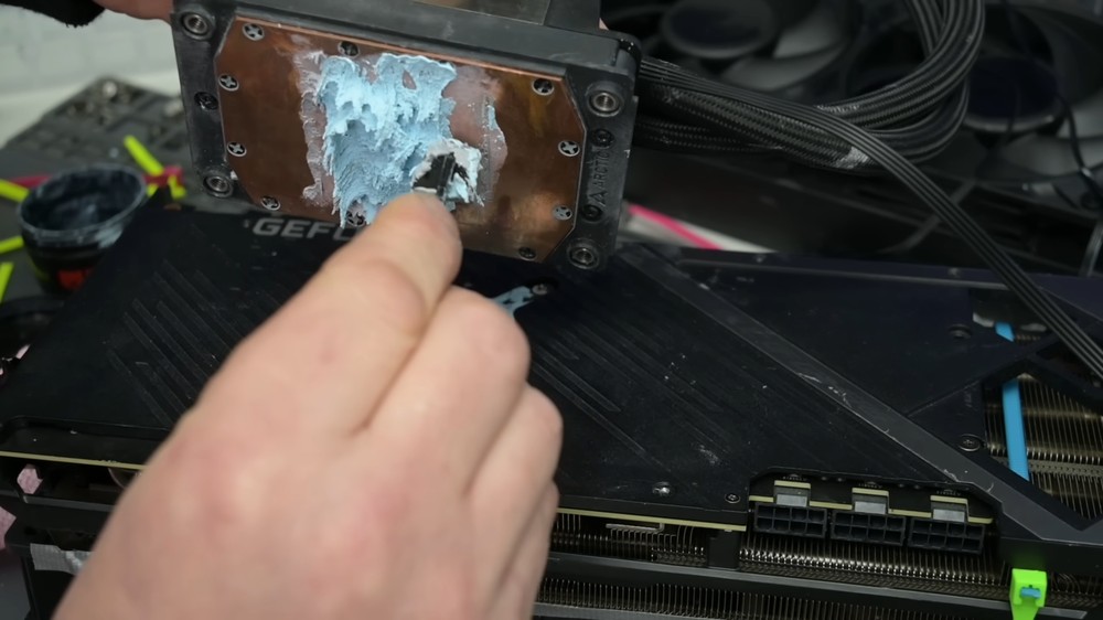 最徒勞無功的改裝?RTX 3080 裝滿 11 個風扇與一體式水冷後,溫度暴降 30 度但 FPS 卻提升不到 5 - 電腦王阿達 最徒勞無功的改裝?RTX 3080 裝滿 11 個風扇與一體式水冷後,溫度暴降 30 度但 FPS 卻提升不到 5 - 電腦王阿達