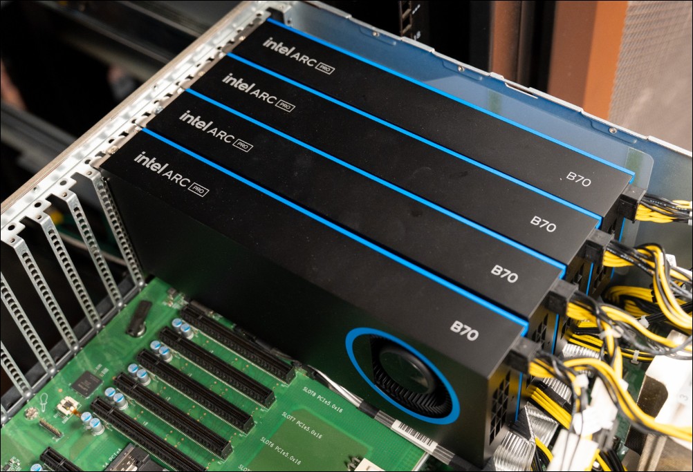 AI性價比之王 Intel Arc Pro B70:32GB VRAM 不到四萬元,四張組合能跑 1,200 億參數專家模型 - 電腦王阿達 AI性價比之王 Intel Arc Pro B70:32GB VRAM 不到四萬元,四張組合能跑 1,200 億參數專家模型 - 電腦王阿達