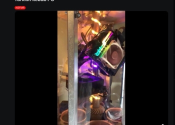 超硬核改裝！國外玩家打造出「土耳其烤肉串 PC」，主機板、顯卡都會跟著轉