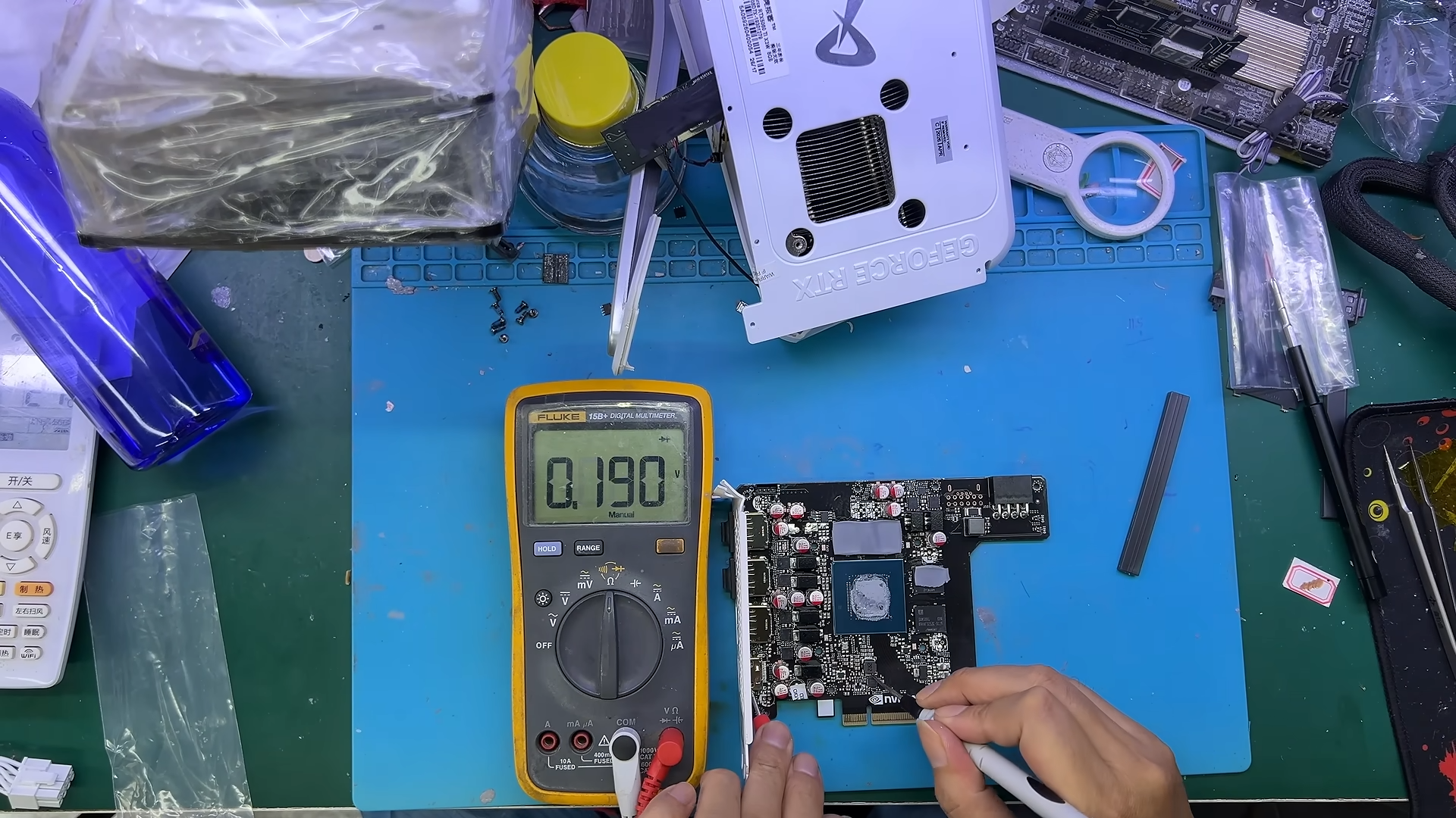 嚴重車禍折成兩半還能用?全新 RTX 5060 Ti 靠「短 PCB」優勢逃過一劫,被張哥成功救活 - 電腦王阿達 嚴重車禍折成兩半還能用?全新 RTX 5060 Ti 靠「短 PCB」優勢逃過一劫,被張哥成功救活 - 電腦王阿達