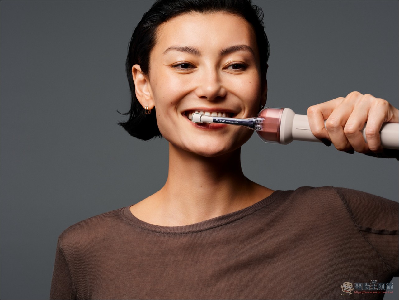 戴森發表 Dyson CameraJet™ 微鏡噴射電動牙刷!沖牙、刷牙、漱口一機搞定,售價16,990元 - 電腦王阿達 戴森發表 Dyson CameraJet™ 微鏡噴射電動牙刷!沖牙、刷牙、漱口一機搞定,售價16,990元 - 電腦王阿達