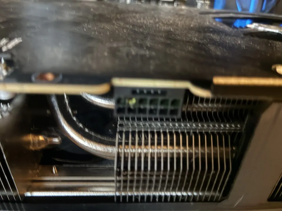 DLSS 5 讓 RTX 5090 功耗暴增?玩家實測破 600W,16-pin 接頭直接熔化 - 電腦王阿達 DLSS 5 讓 RTX 5090 功耗暴增?玩家實測破 600W,16-pin 接頭直接熔化 - 電腦王阿達
