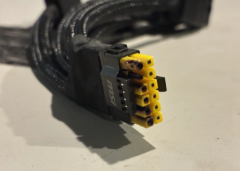 DLSS 5 讓 RTX 5090 功耗暴增？玩家實測破 600W，16-pin 接頭直接熔化