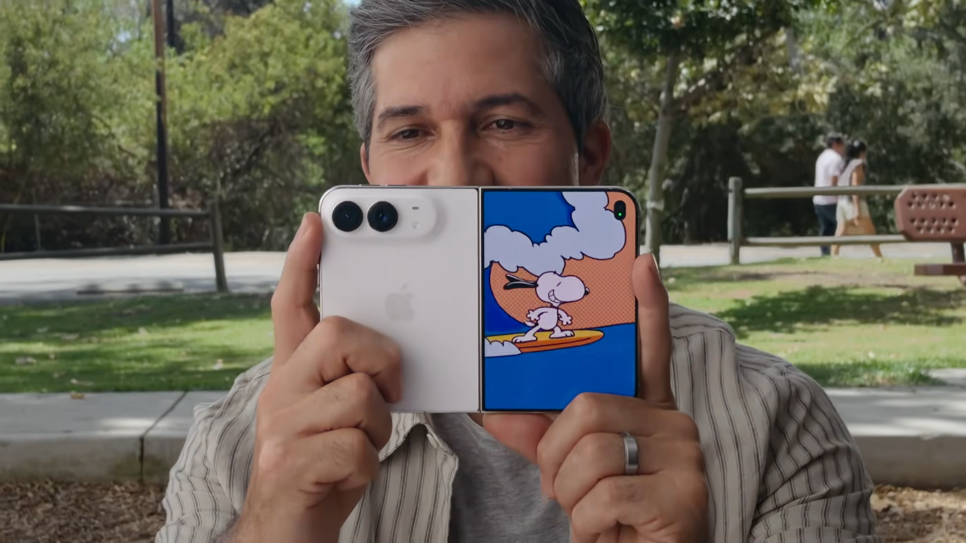 Apple 首款摺疊手機 iPhone Duo 亮相!7.6 吋內螢幕、A20 Pro,售價 NT$74,900 起 - 電腦王阿達 Apple 首款摺疊手機 iPhone Duo 亮相!7.6 吋內螢幕、A20 Pro,售價 NT$74,900 起 - 電腦王阿達