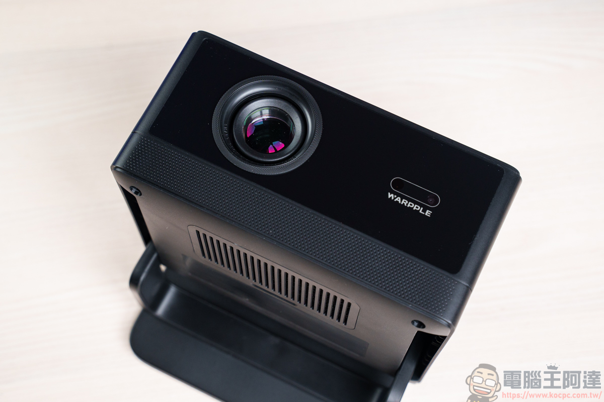 Warpple LA9 Pro 開箱實測:超早鳥價不到六千元入手 Google TV 投影機,0.8 : 1 投射比讓小空間也能有百吋大享受! - 電腦王阿達 Warpple LA9 Pro 開箱實測:超早鳥價不到六千元入手 Google TV 投影機,0.8 : 1 投射比讓小空間也能有百吋大享受! - 電腦王阿達