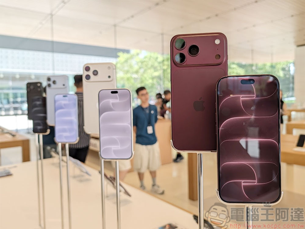 iPhone 18 Pro 系列、Apple Watch Series 12、Apple Watch Ultra 4、AirPods 5 開賣動眼看,「勃根地紅」溫潤、「冰川藍」亮眼 - 電腦王阿達 iPhone 18 Pro 系列、Apple Watch Series 12、Apple Watch Ultra 4、AirPods 5 開賣動眼看,「勃根地紅」溫潤、「冰川藍」亮眼 - 電腦王阿達