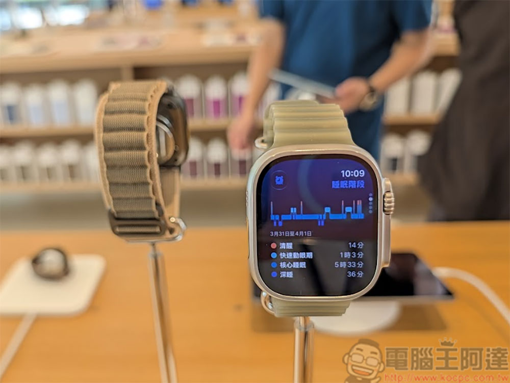 iPhone 18 Pro 系列、Apple Watch Series 12、Apple Watch Ultra 4、AirPods 5 開賣動眼看,「勃根地紅」溫潤、「冰川藍」亮眼 - 電腦王阿達 iPhone 18 Pro 系列、Apple Watch Series 12、Apple Watch Ultra 4、AirPods 5 開賣動眼看,「勃根地紅」溫潤、「冰川藍」亮眼 - 電腦王阿達