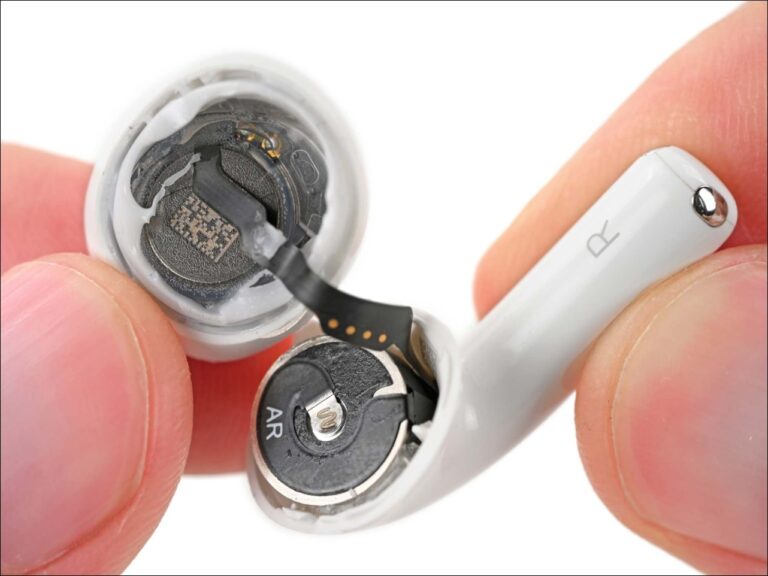 AirPods 5 拿到 iFixit 十年來第一個 2/10：電池終於可以換，充電盒還是要砸開