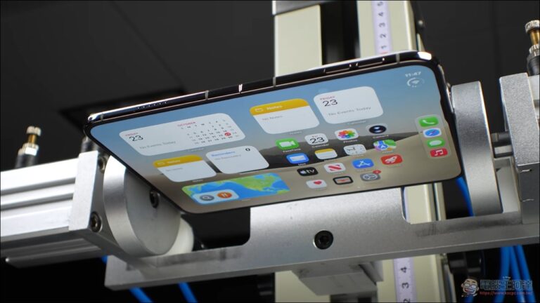 iPhone Duo 摔機殘酷大考驗：內螢幕直摔沒事，但這樣摔就壞了